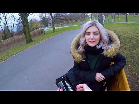 ❤️ Tibla kum sħun ta' barrani għall-flus - blowjob fil-park minn Eva Elfie Porn magħmul fid-dar lilna